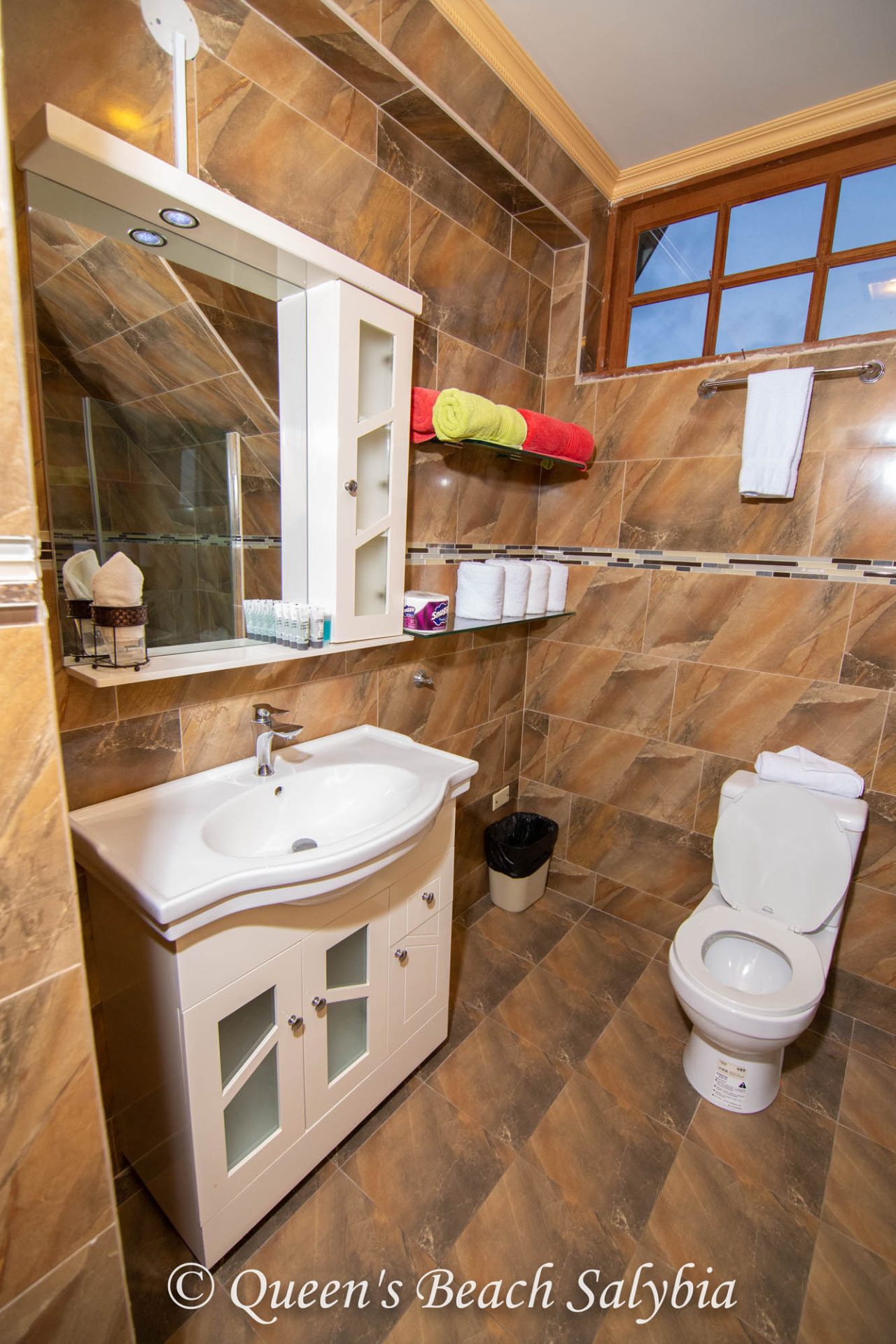 The Luxury Suite - Image 13