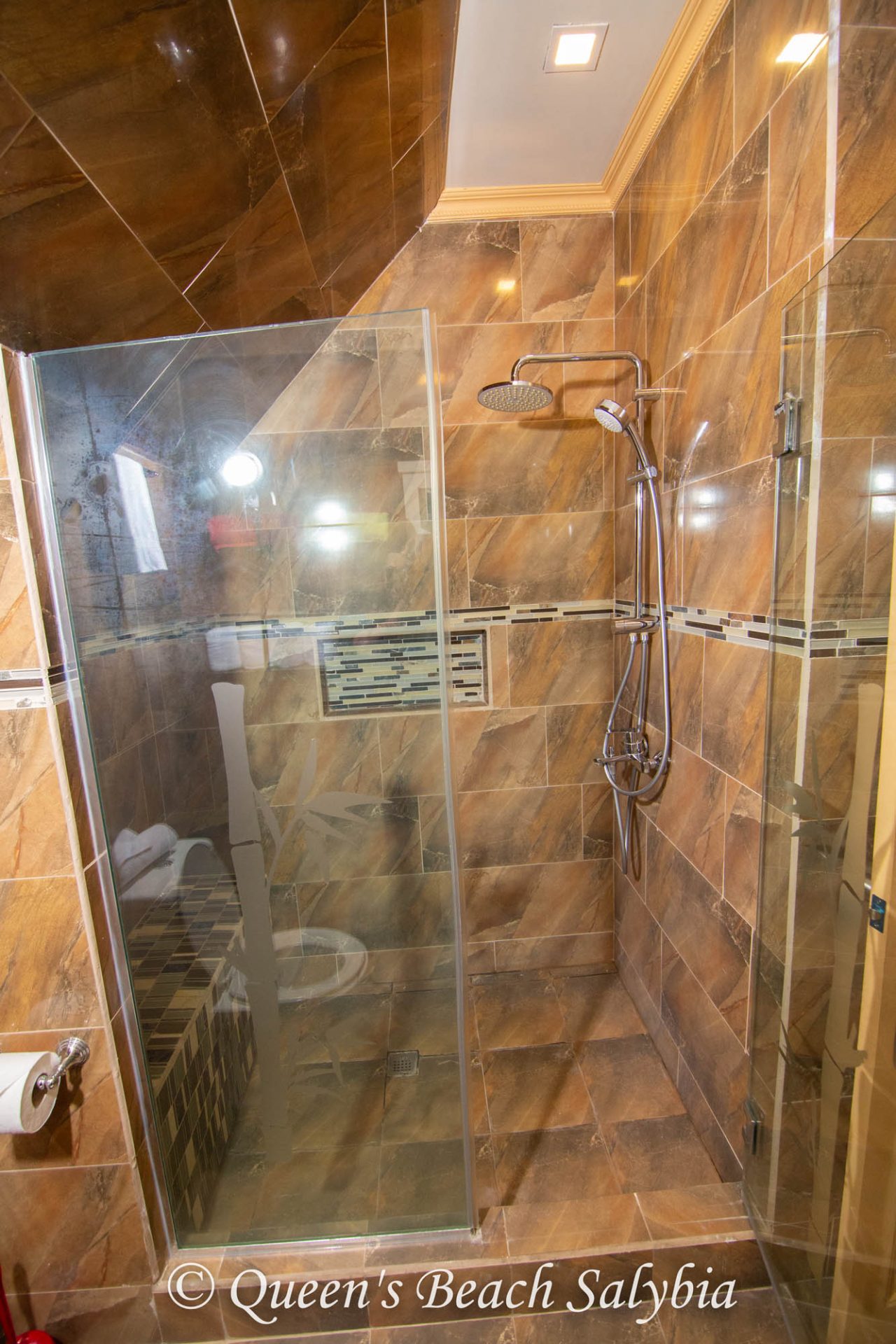 The Luxury Suite - Image 27