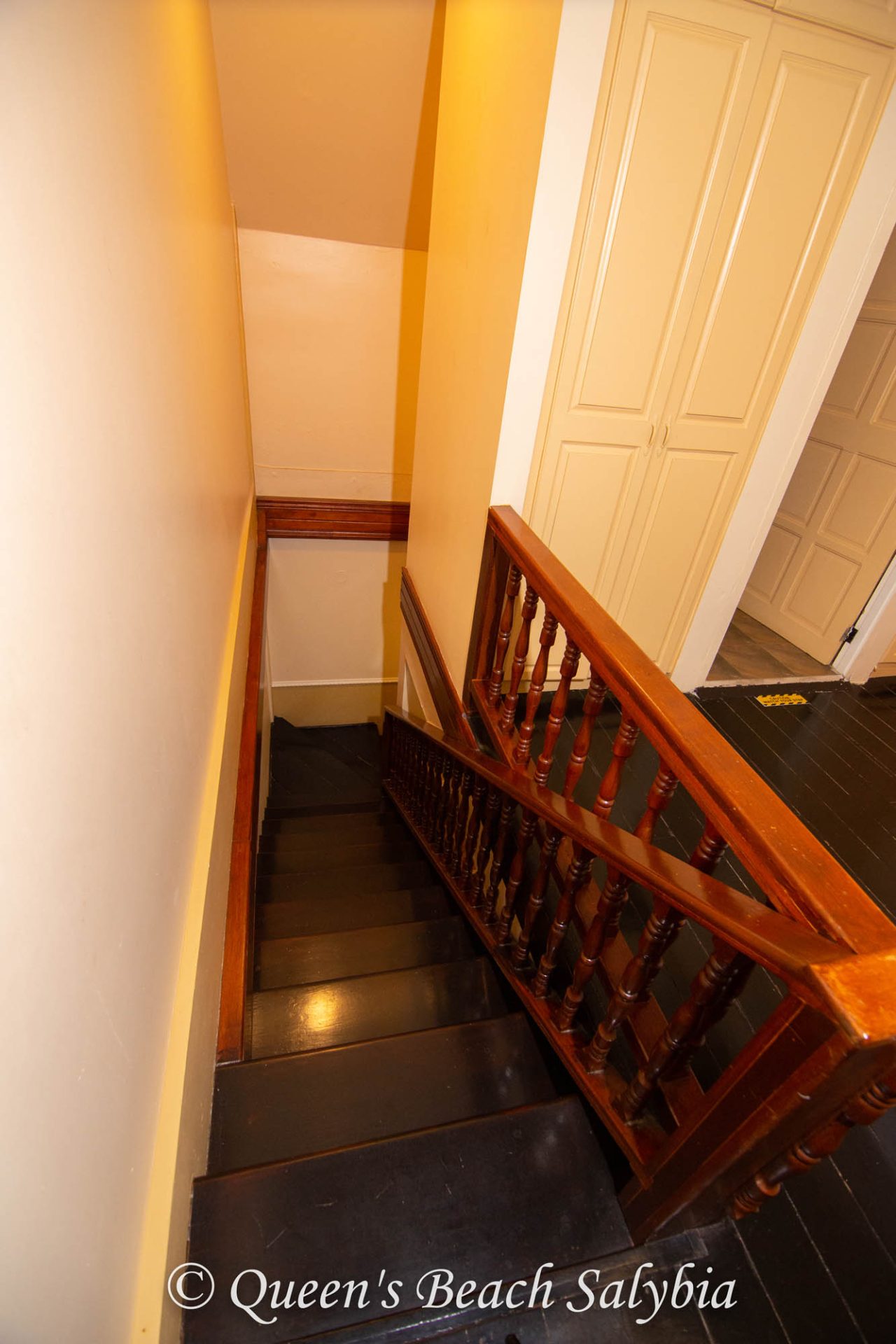 The Luxury Suite - Image 9