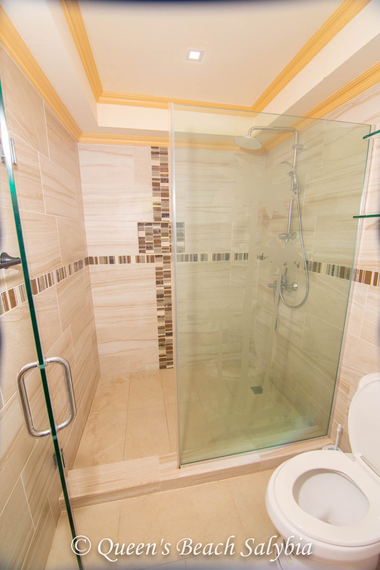 The King Deluxe - Image 10