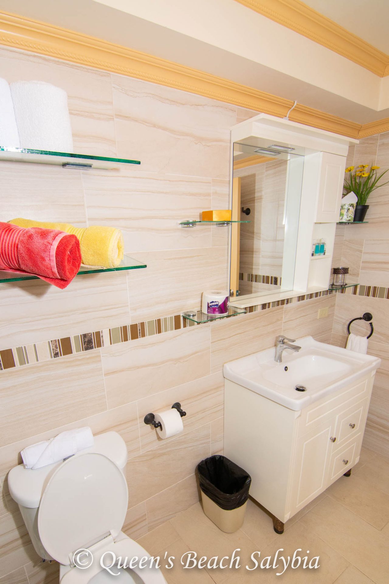 The King Deluxe - Image 11