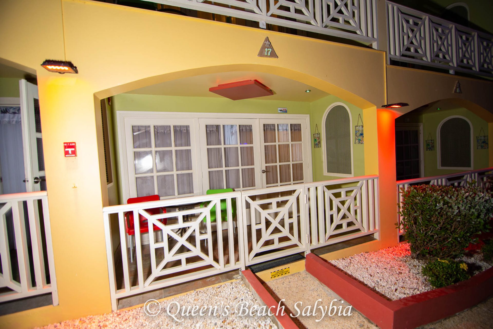 The King Deluxe - Image 14