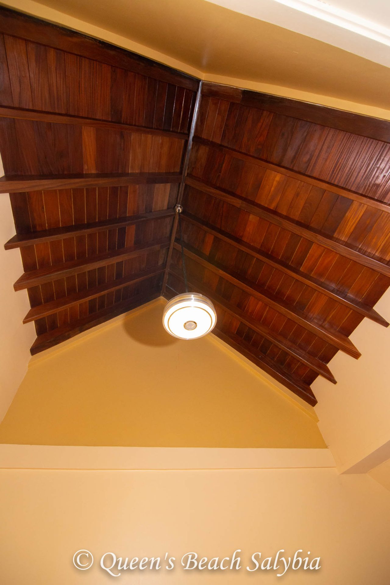 The Luxury Suite - Image 7